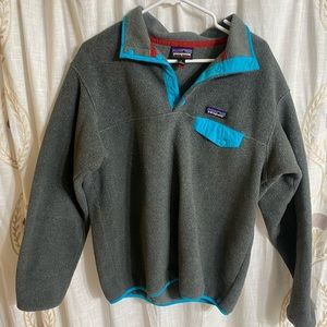 Women’s Patagonia fleece pull over. Size large